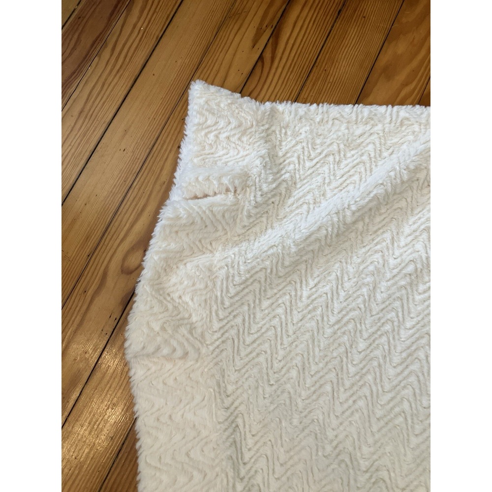 Est. 1946 Shawl Cream Faux Fur poncho Wrap Sz S - Picture 5 of 7